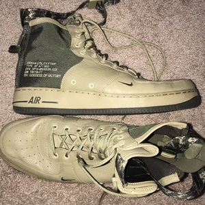 Nike SF AF1 Mid Sneakers